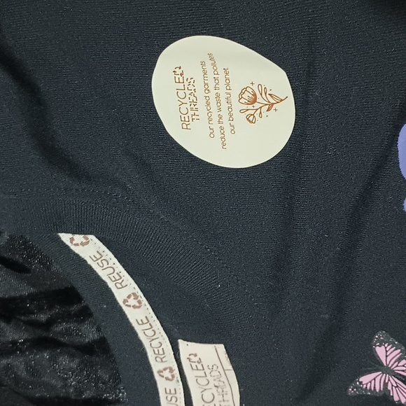 🆕 Recycle threads what we safe crop top - Picture 4 of 6